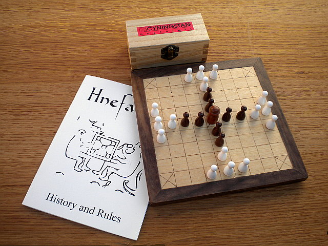 Compact 25-piece Hnefatafl Game